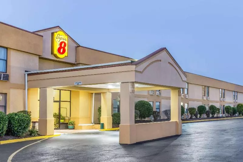 Hotelli Super 8 By Wyndham Knoxville Downtown Area