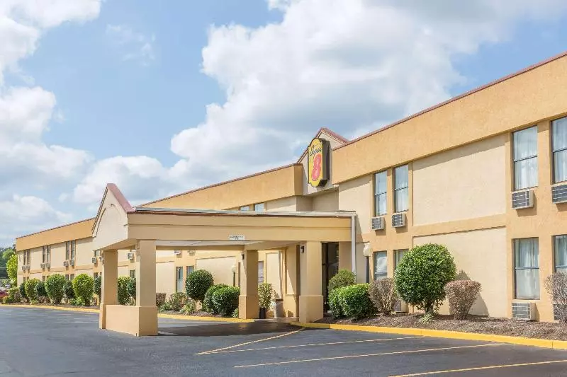 Hotelli Super 8 By Wyndham Knoxville Downtown Area