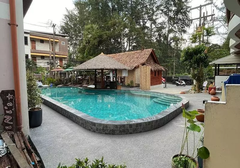 Hotelli Ginis Beach Resort