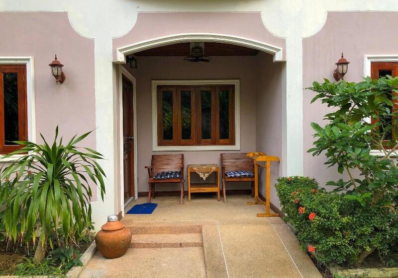 בית מלון כפרי Ginis Beach Resort