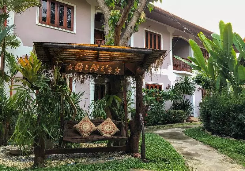 Hotelli Ginis Beach Resort