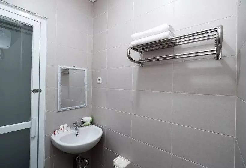 ホテル Jebres House Syariah By Oyo Rooms