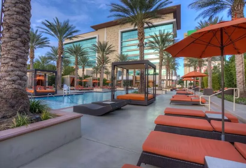 בית מלון כפרי Aliante Casino &