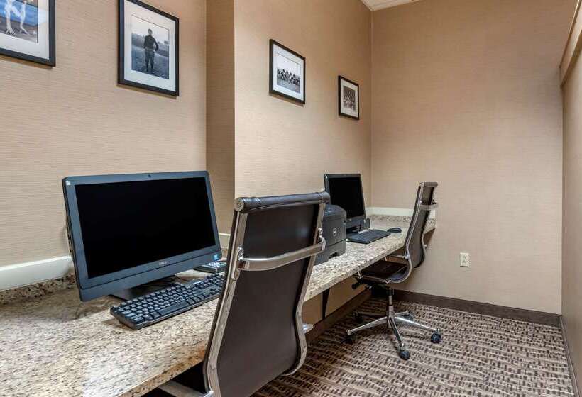 فندق Comfort Suites Downtown Carlisle
