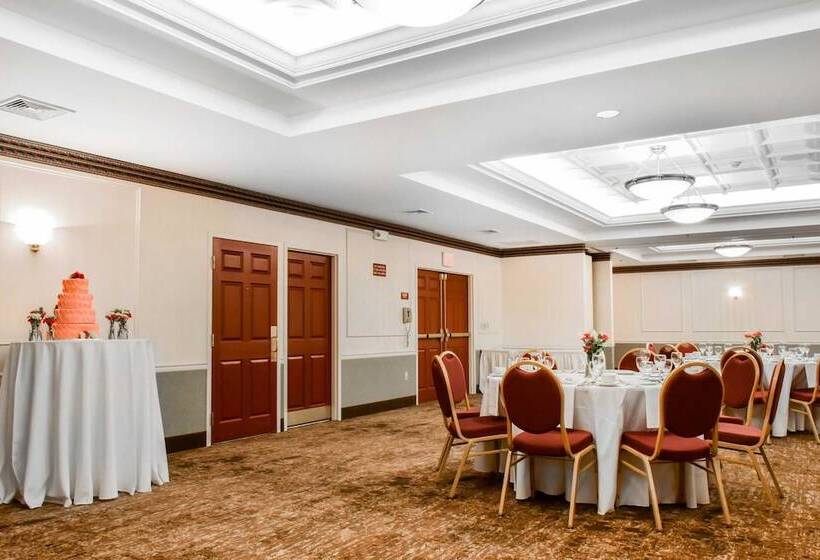 فندق Comfort Suites Downtown Carlisle