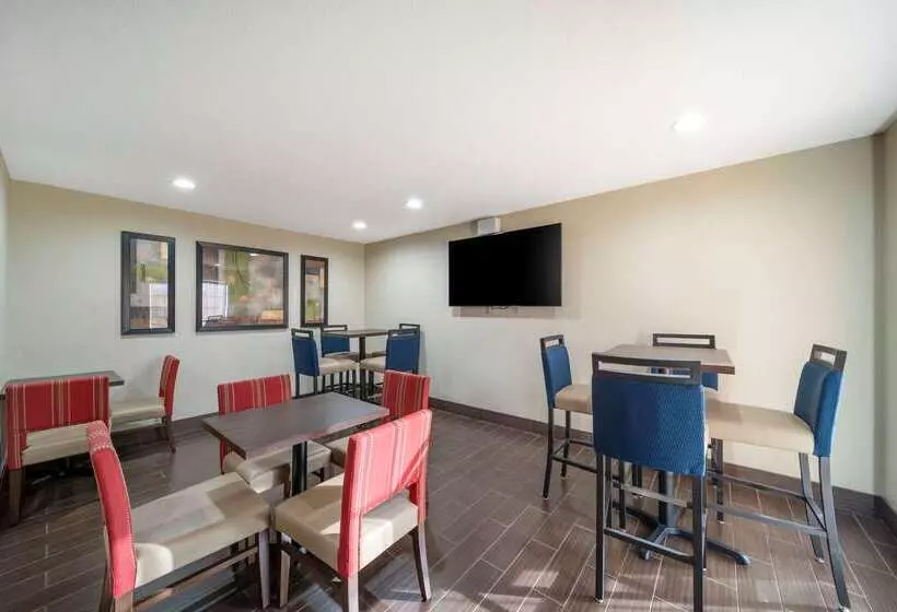 Отель Comfort Suites Red Bluff Near I5