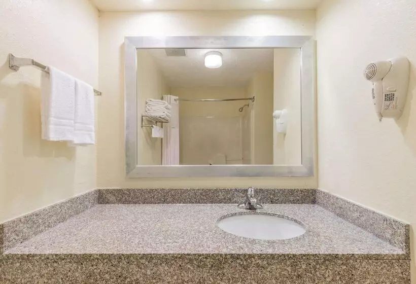 فندق Days Inn By Wyndham Coliseum Montgomery Al