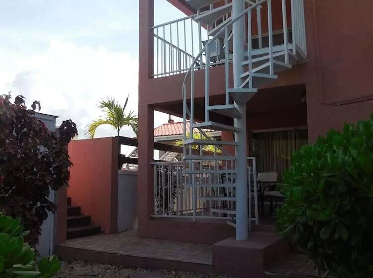 هتل Dundee Bay Villas