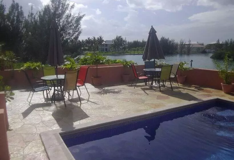 هتل Dundee Bay Villas