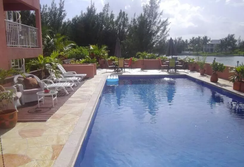 هتل Dundee Bay Villas