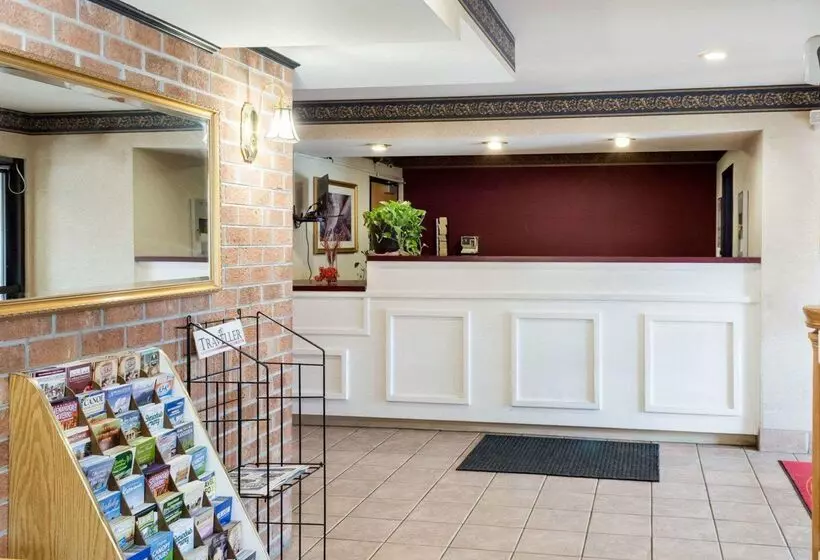 هتل Econo Lodge Near Fort Gregg Adams I 295