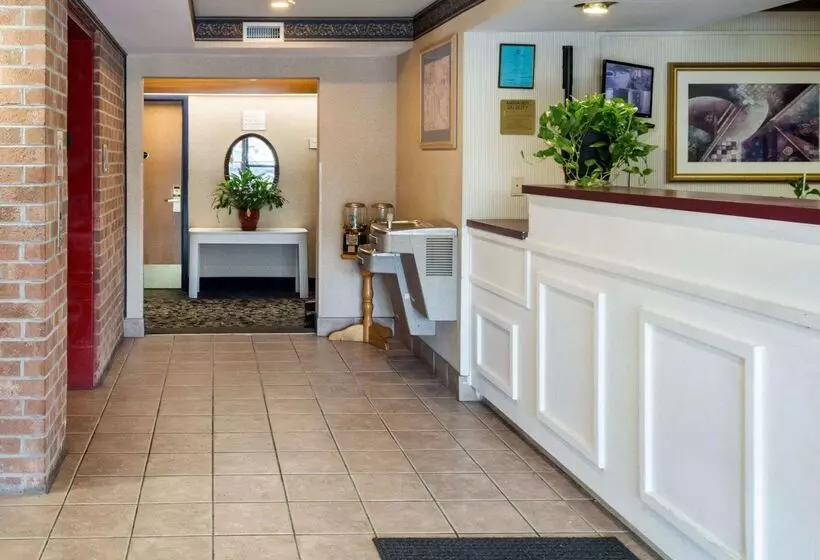 هتل Econo Lodge Near Fort Gregg Adams I 295