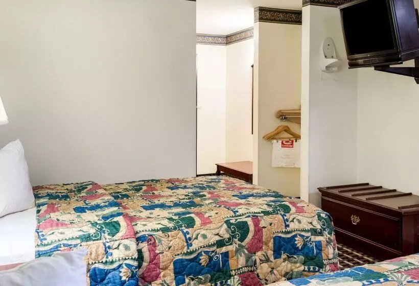 هتل Econo Lodge Near Fort Gregg Adams I 295