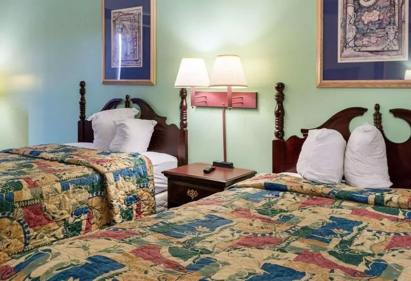 هتل Econo Lodge Near Fort Gregg Adams I 295