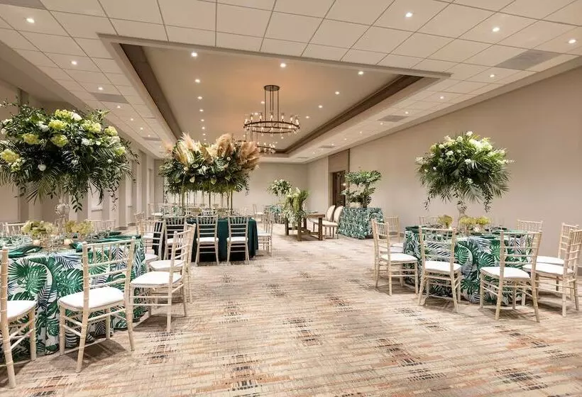 هتل Four Points By Sheraton Caguas Real