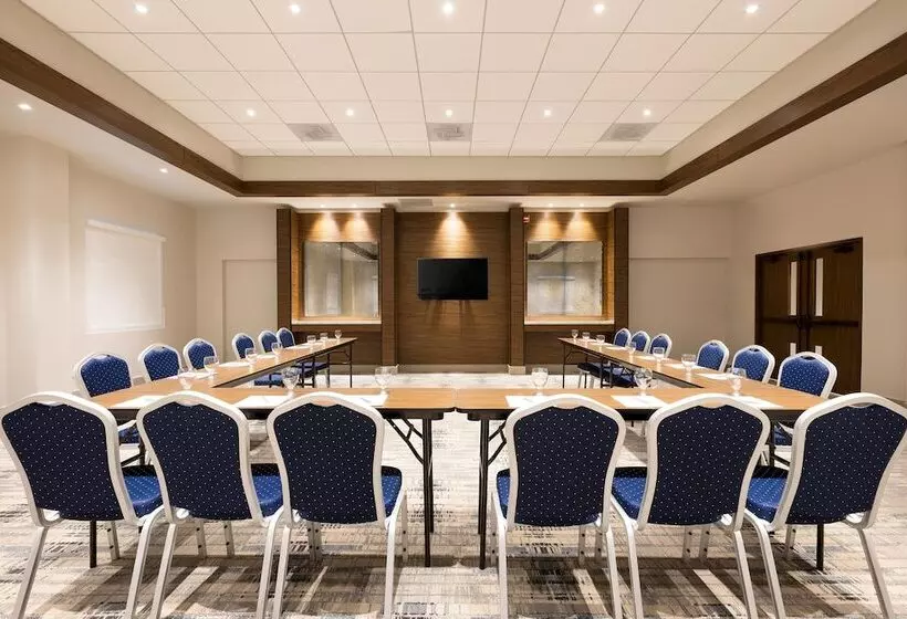 هتل Four Points By Sheraton Caguas Real