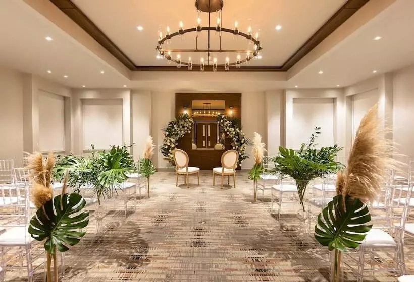 هتل Four Points By Sheraton Caguas Real