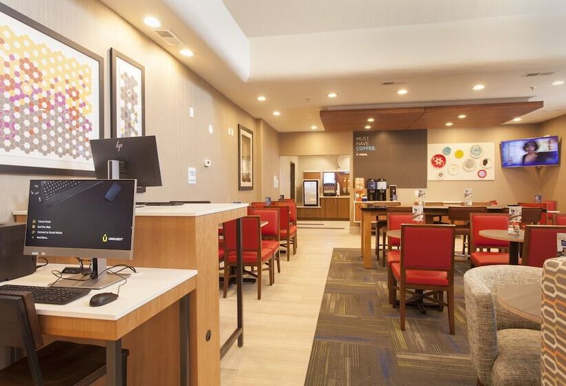 فندق Holiday Inn Express & Suites