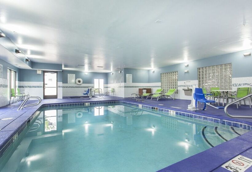 فندق Holiday Inn Express & Suites