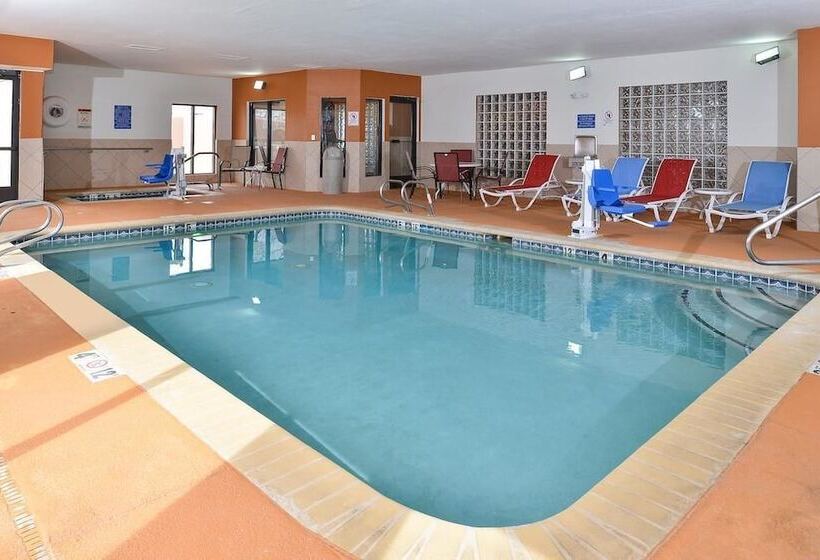 فندق Holiday Inn Express & Suites