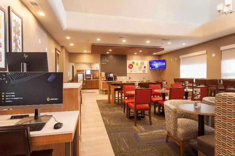 בית מלון כפרי Holiday Inn Express & Suites