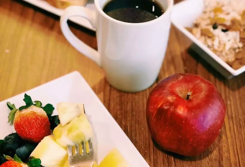 Отель Hyatt Place Chantilly Dulles Airport South