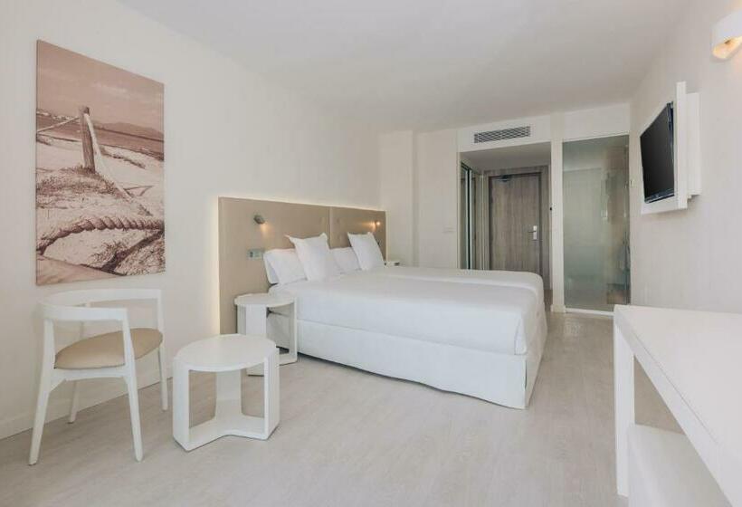 Отель Iberostar Waves Cala Millor - Adults Only