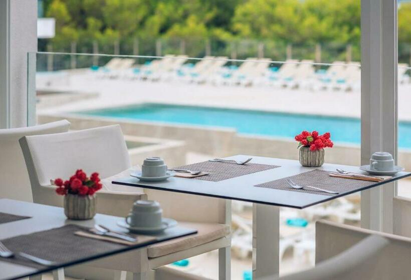 Отель Iberostar Waves Cala Millor - Adults Only