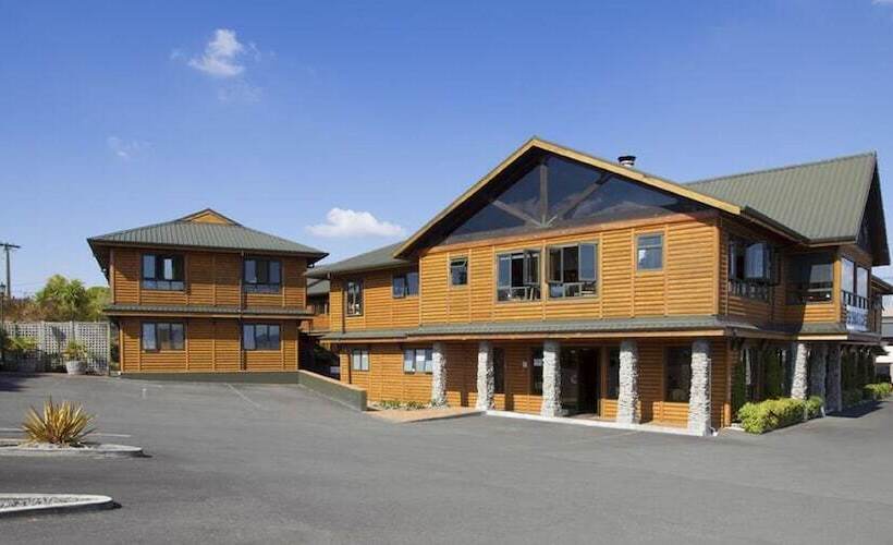בית מלון כפרי Lakefront Lodge Taupo
