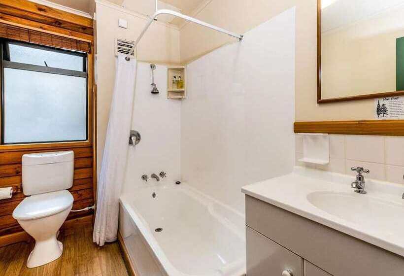 בית מלון כפרי Lakefront Lodge Taupo