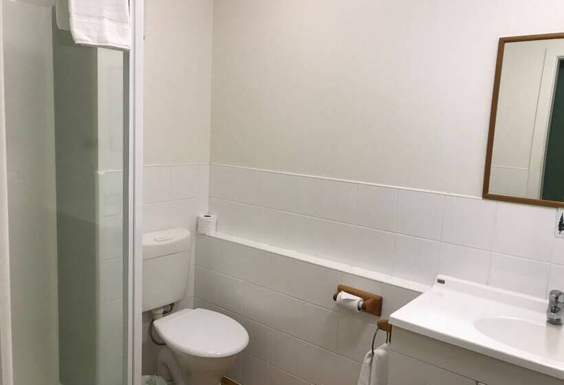 בית מלון כפרי Lakefront Lodge Taupo