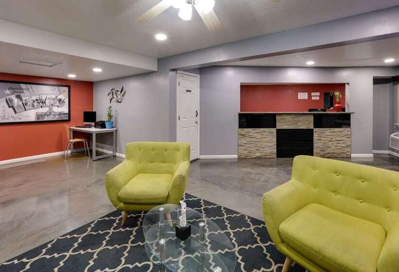 هتل Super 8 By Wyndham San Antonio Pearl District / Downtown