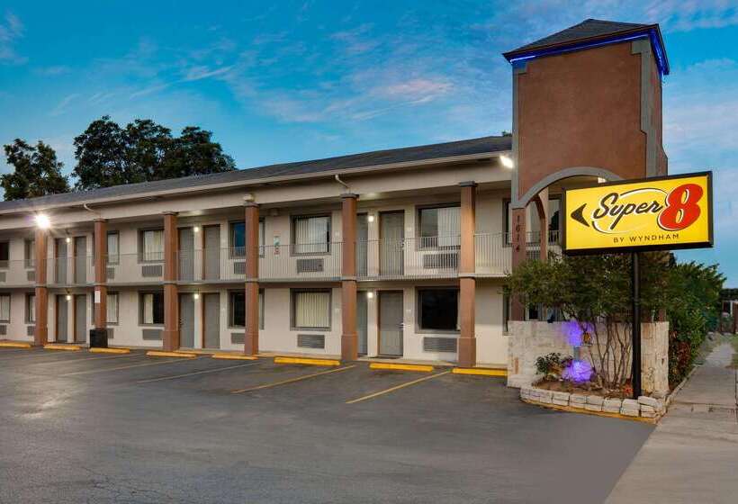 هتل Super 8 By Wyndham San Antonio Pearl District / Downtown