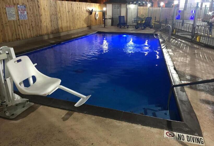 هتل Super 8 By Wyndham San Antonio Pearl District / Downtown