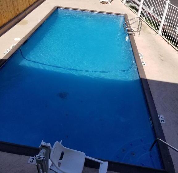 هتل Super 8 By Wyndham San Antonio Pearl District / Downtown