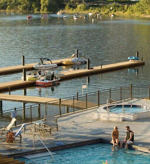 酒店 Walnut Beach Resort