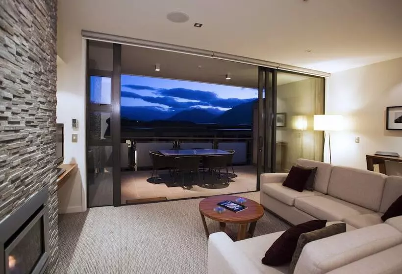 The Rees Hotel & Luxury Apartments