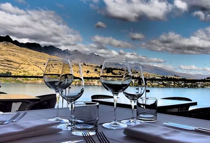 The Rees Hotel & Luxury Apartments