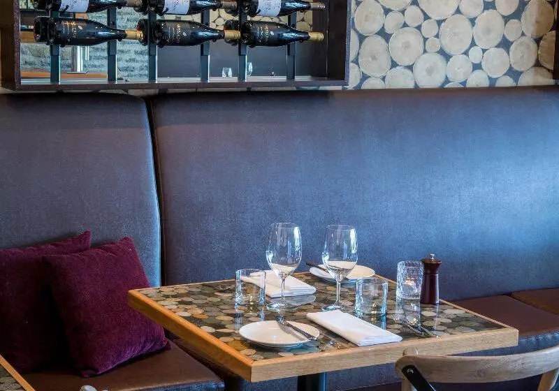 The Rees Hotel & Luxury Apartments