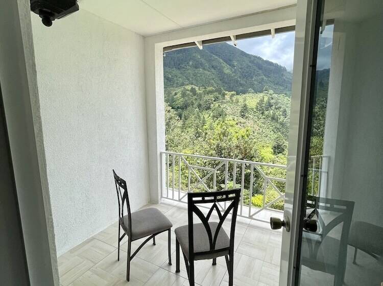 هتل Starlight Chalet