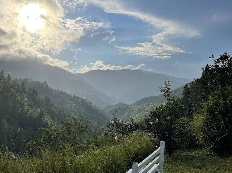 هتل Starlight Chalet