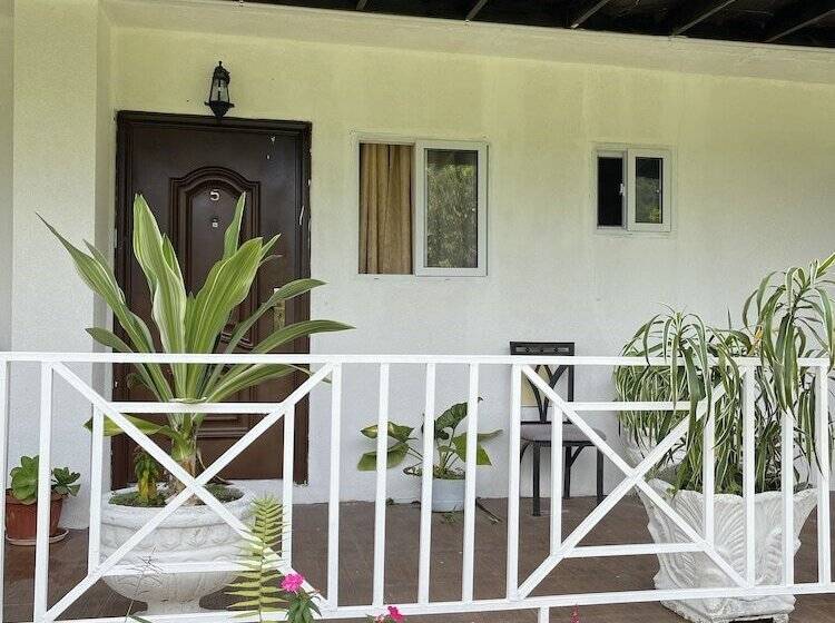 هتل Starlight Chalet