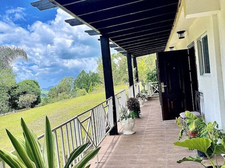 هتل Starlight Chalet