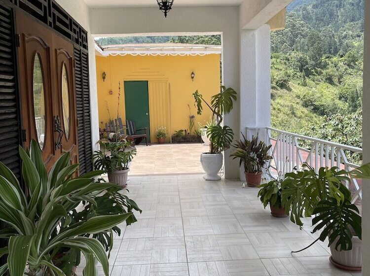 هتل Starlight Chalet