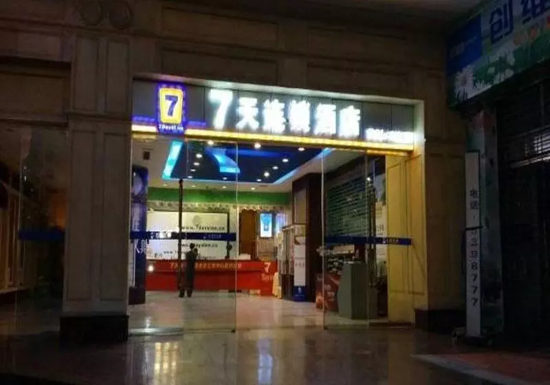 Hotelli 7days Inn Zigong Huidong Centre Branch