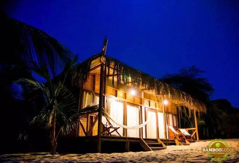 ホテル Bamboo Lodge Zorritos