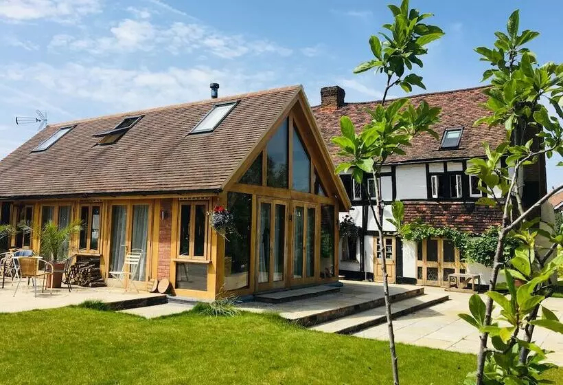 Hotelli Heathrow Cottages B&b