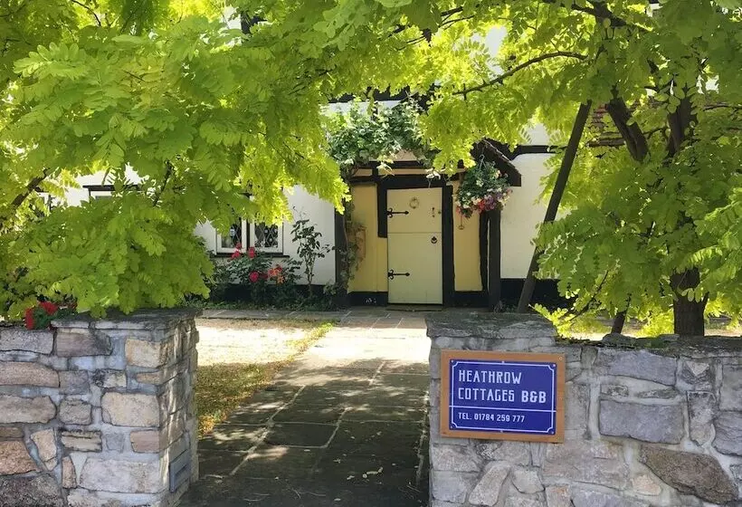Hotelli Heathrow Cottages B&b