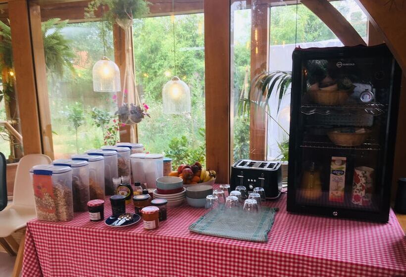 فندق Heathrow Cottages B&b