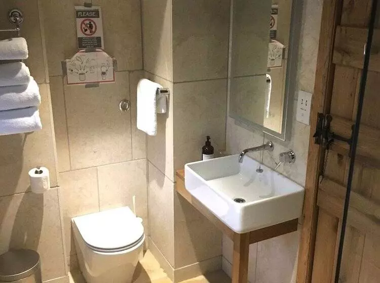 Hotelli Heathrow Cottages B&b